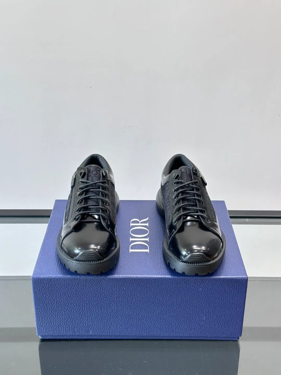 Men's shoes 💰p560 "Dio＊" Combat Derby Shoes Dior Combat Derby Shoes, black calfskin + Dior Oblique embroidery, highly recognizable. Shoelaces + technical zippers make it easy to put on and take off. The EVA hybrid soles are light and comfortable, with a sense of sportiness and fashion. They are great for daily wear or sports. They are the perfect combination of high fashion and functionality. size: 39-44 (38.45 customized)